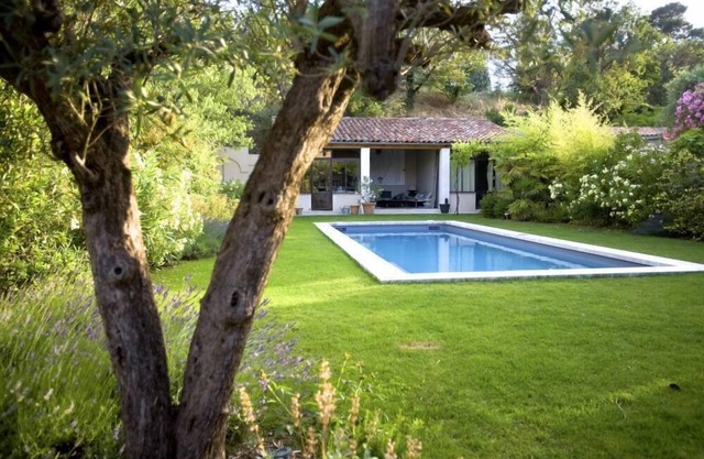 Charming house in Aix en Provence. 4 large bedrooms and bathroom. Swimming pool