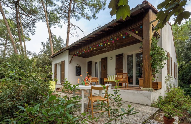 Charming house on the beach (400m) in Meschers/Gironde