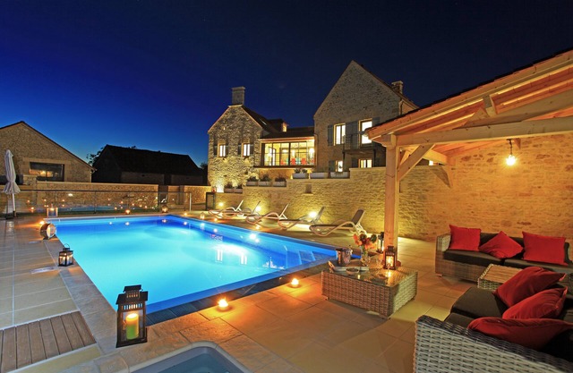 Charming house with private pool near Sarlat in beautiful grounds