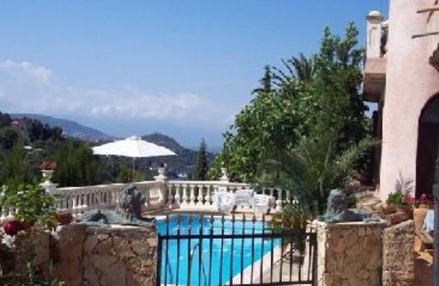 Charming house with swimming pool and near the beach, promo September - October