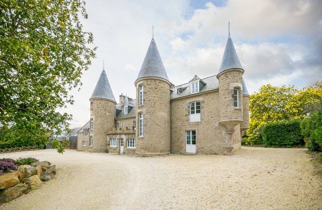 Charming house on the banks of the Rance