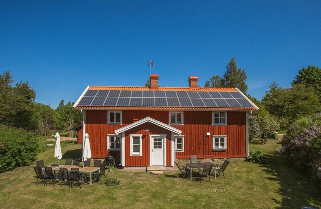Charming house with beach,jetty,sauna,boatsn9 km from Gränna and Lake Vättern