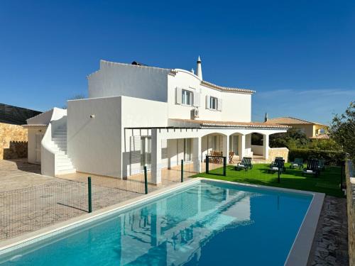Charming house with pool and close to beaches #1946