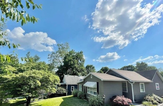 Charming Indy Cottage: Minutes to Downtown