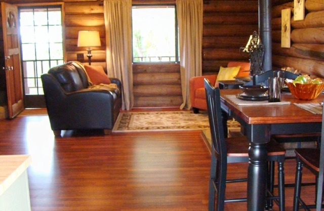 Charming Log Cabin in the Heart of Wine Country