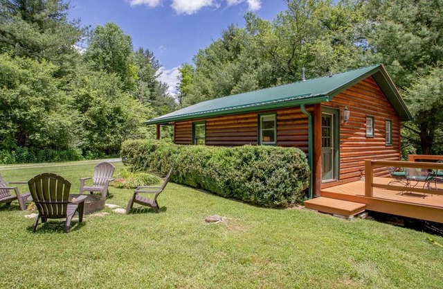 Charming Log Cabin Near Watauga River