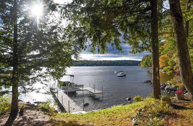 Charming Maine cottage & guest house with easy water access on Long Lake!