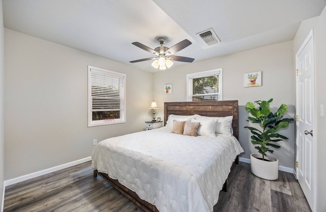 Charming Midtown Home w/King Bed, Private Parking, near Sutter Medical