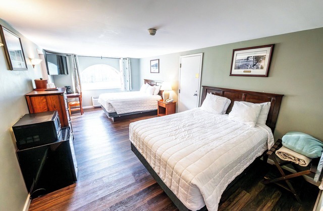 Charming Mountain Hideaway | Relax in Comfort Surrounded by Scenic Views