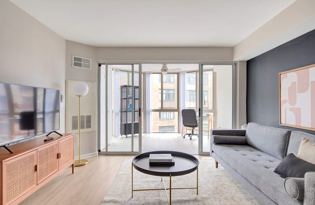 Charming Mount Vernon 1BR w/Gym, Pool, nr. Georgetown Law, by Blueground