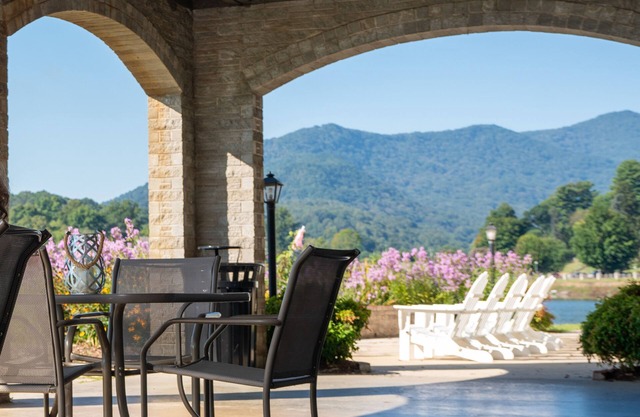 Charming Mountain Oasis w/Patio, Shared Pool, Tennis, WiFi & AC - Dogs Welcome