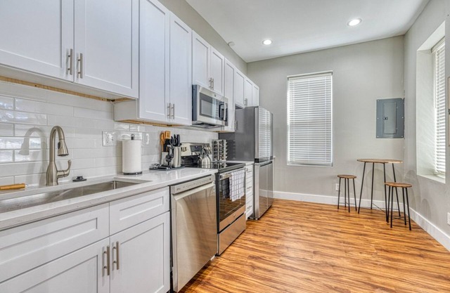 Charming! NEW Loft Apt 2 BD 1 BA
