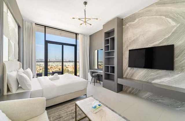Charming new studio with pool and gym in Al Furjan