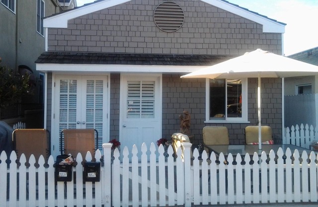 Charming Newport Beach Cottage front house includes middle patio