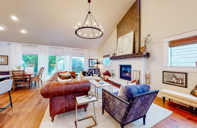 Charming North End home with enclosed backyard, desk, streaming, AC