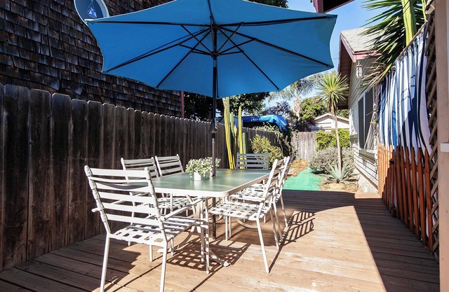 Charming OB Cottage. Walk to Beach, Private Garage & W/D!