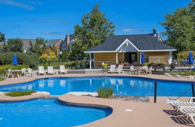 Charming One Bedroom at Snowbridge- Blue Mountain