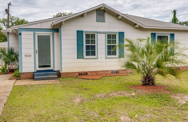 Charming Pensacola Vacation Home Near Bay!