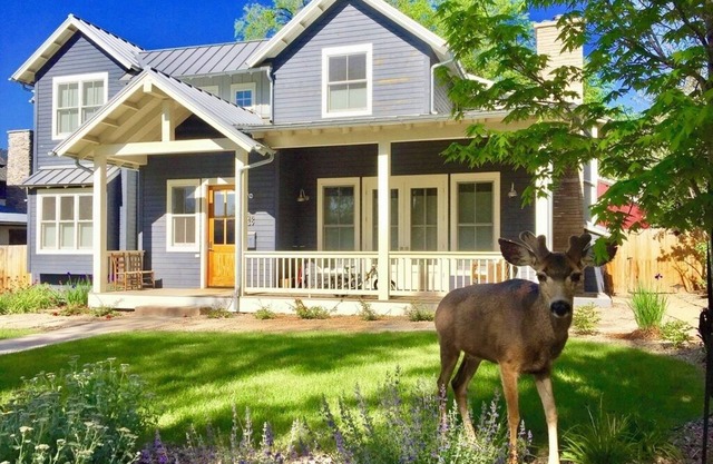 Charming Private Guest Suite located near downtown, shopping and hiking