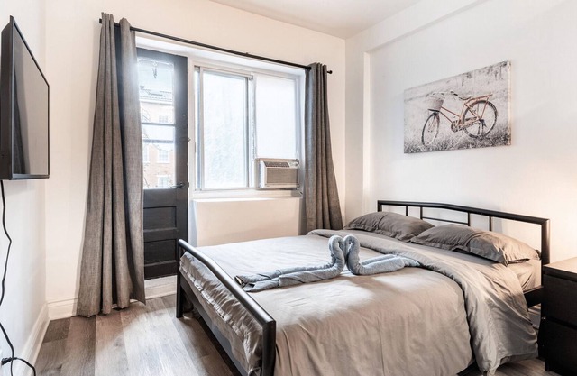 Charming renovated studio AC/balcony