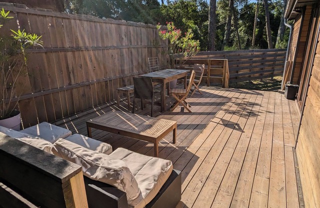 Charming renovated wooden chalet - close to the ocean and nature activities