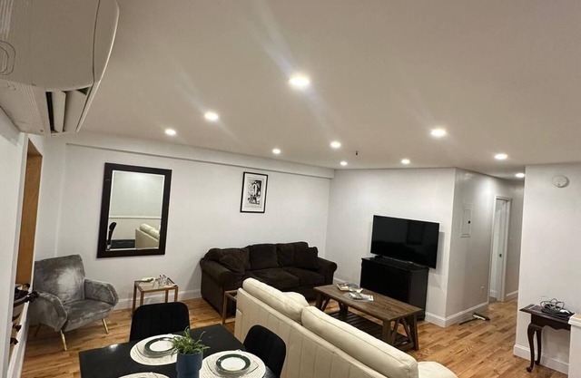 Charming ROOMS in Queens, NY with Washer and dryer and central air