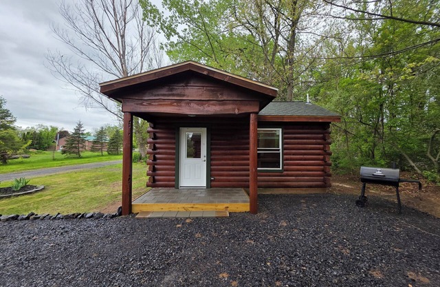 Charming Rustic Cabin #5 near canal