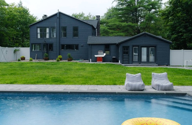 Charming rustic home in the Hudson Valley. New Hot Tub! Close to Hunter/Windham