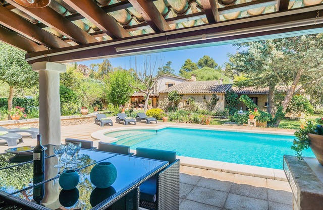 Charming rustic Mallorquin style finca. with pool, wifii, and large garden.