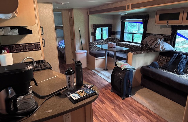 Charming RV with 2 bedrooms and WiFi, AC in peaceful Bigfork