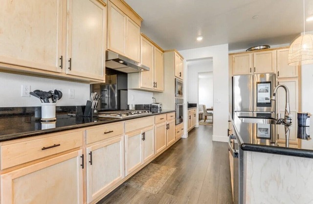 Charming & Spacious Roseville Home w/Patio!