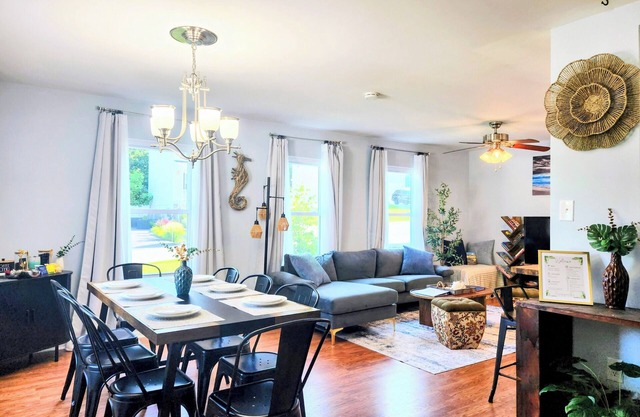 Charming Stay Near the Bay- w/Beach Passes!