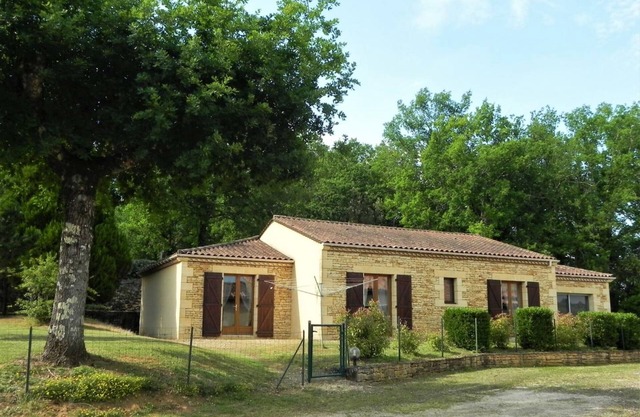 Charming Stone House with Terrace, WiFi, Near Sarlat, Kid-Friendly, Secluded and Quiet