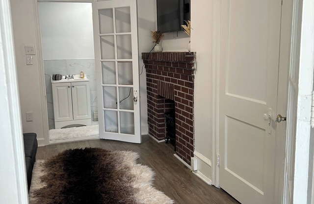 Charming studio in fantastic Philadelphia with WiFi, AC near Temple Hospital
