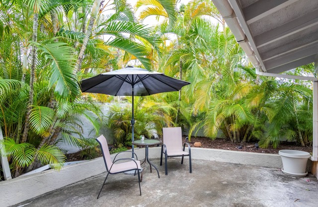 Charming Studio with King Bed & Private Bath - AC and Steps from the Beach!