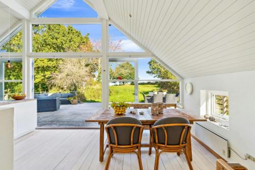 Charming Summer House With Beach Access