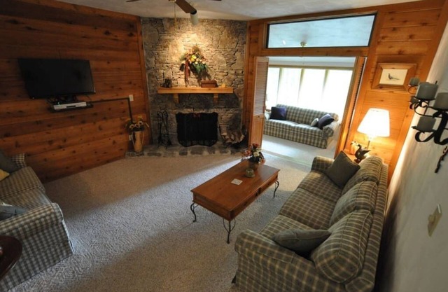 Charming Swiss Mountainn Condo at 7 Springs Resort