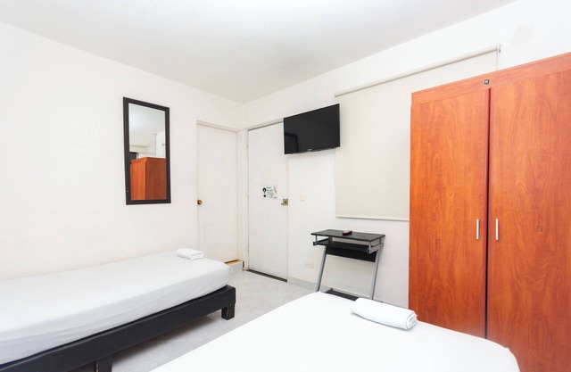Charming Twin Room in the Heart of Laurel Grove