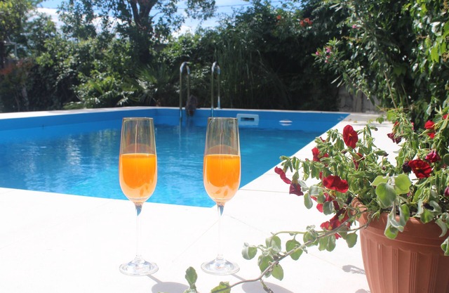 Charming two bedroom chalet with the pool and vineyard