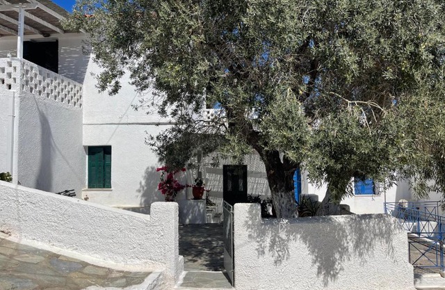 Charming two bedroom fisherman's house on Kea