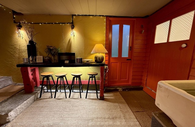 Charming two-bedroom apartment, Tavistock