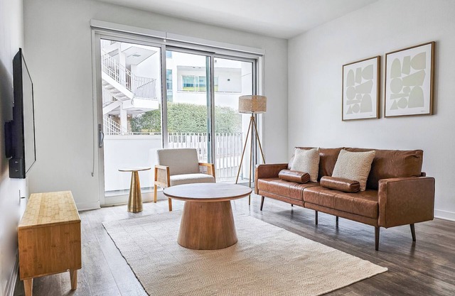 Charming Urban Oasis 2br/1ba