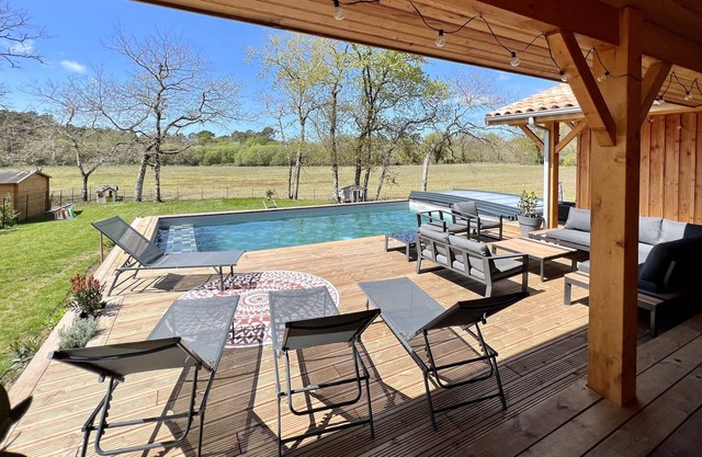Charming villa with swimming pool 5min from the lake and 10min from the beach