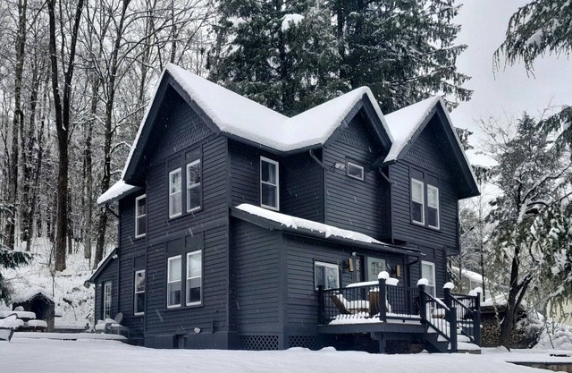 Charming Victorian Ski House minutes to Belleayre Mountain