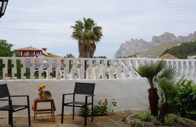 Charming Villa Private Pool & Garden, BBQ & Beach at Within Distance. Free Wifi