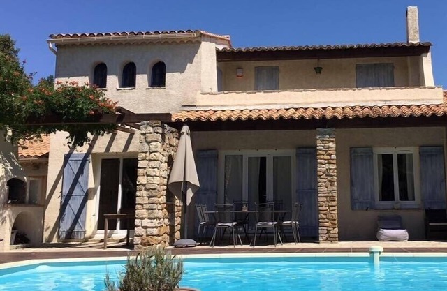 Charming villa with large heated pool between Ardèche and Provence