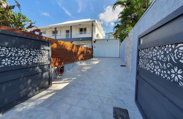 Charming villa ROSAYA Swimming pool and Spa in downtown Saint Pierre!