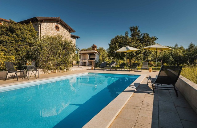 Charming Villa with Pool and Outdoor Entertainment for up to 6 Guests