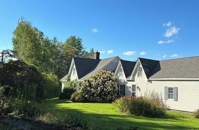 Charmingly updated 4-bedroom 4-bath mansion w/views in fabulous White Mountains