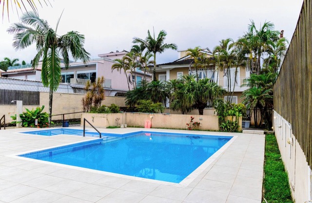 Charmosa casa em Maresias, pé na areia c piscina